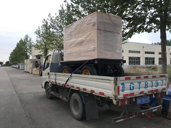 一臺(tái)30kw含棚拖車(chē)發(fā)電機(jī)組于2018年5月18日成功發(fā)往浙江省義烏市