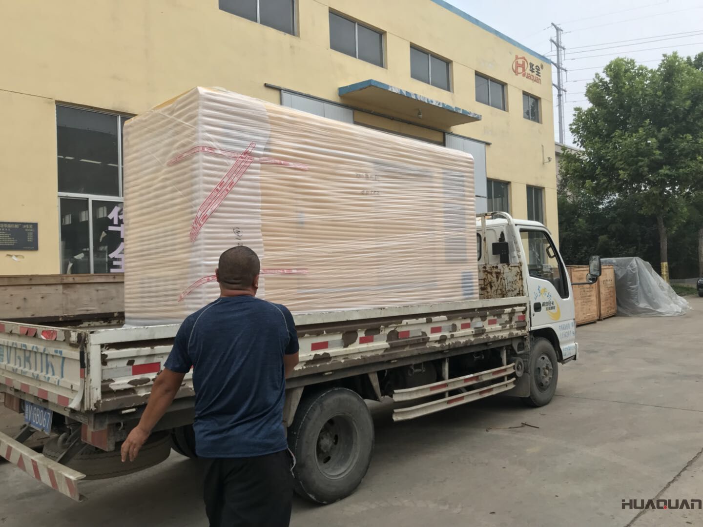 一臺75kw標(biāo)配柴油發(fā)電機組于8月14順利發(fā)往湖北