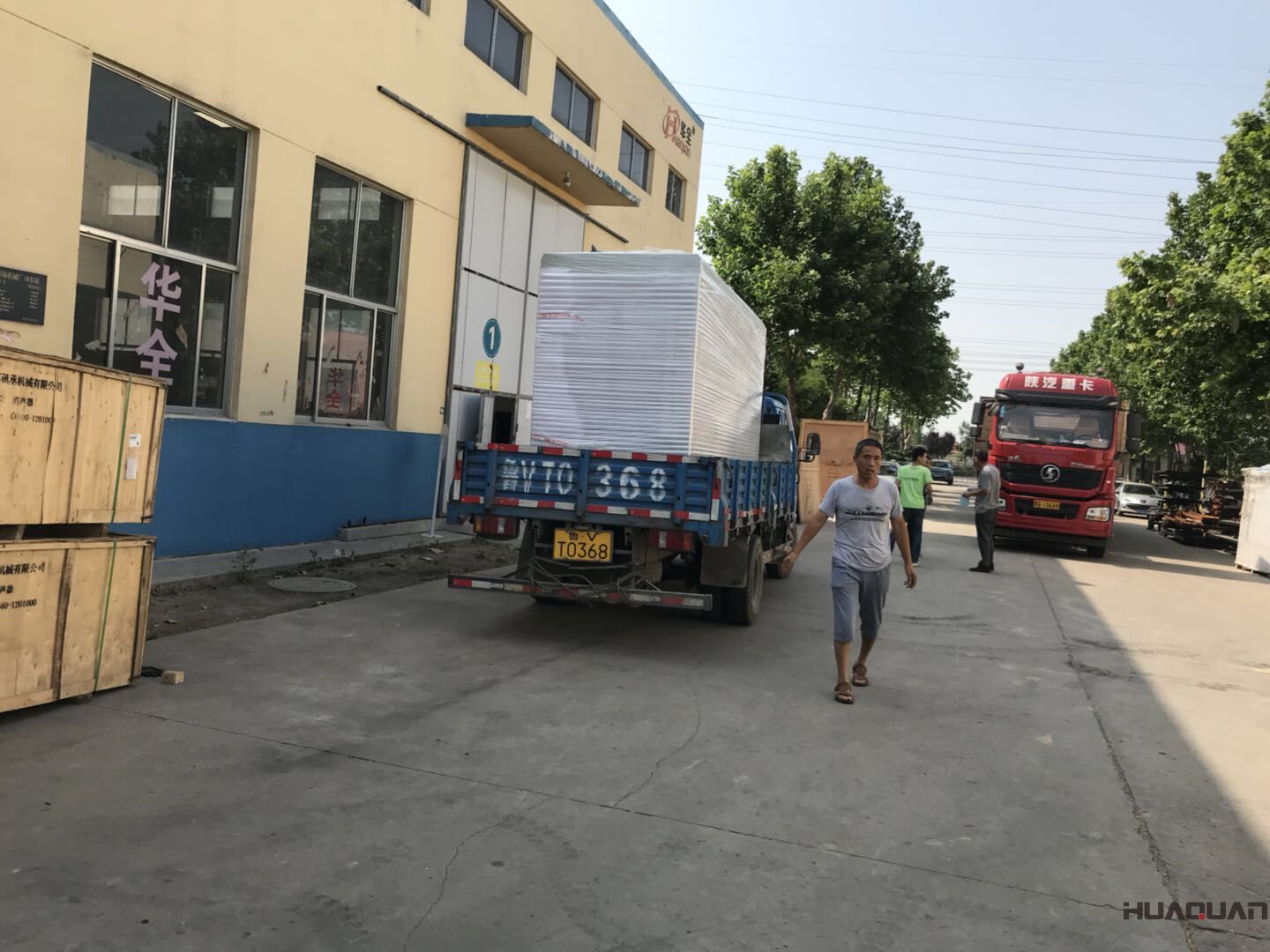 一臺(tái)600kw立柜自啟動(dòng)柴油發(fā)電機(jī)組于8月30日順利發(fā)往山東省