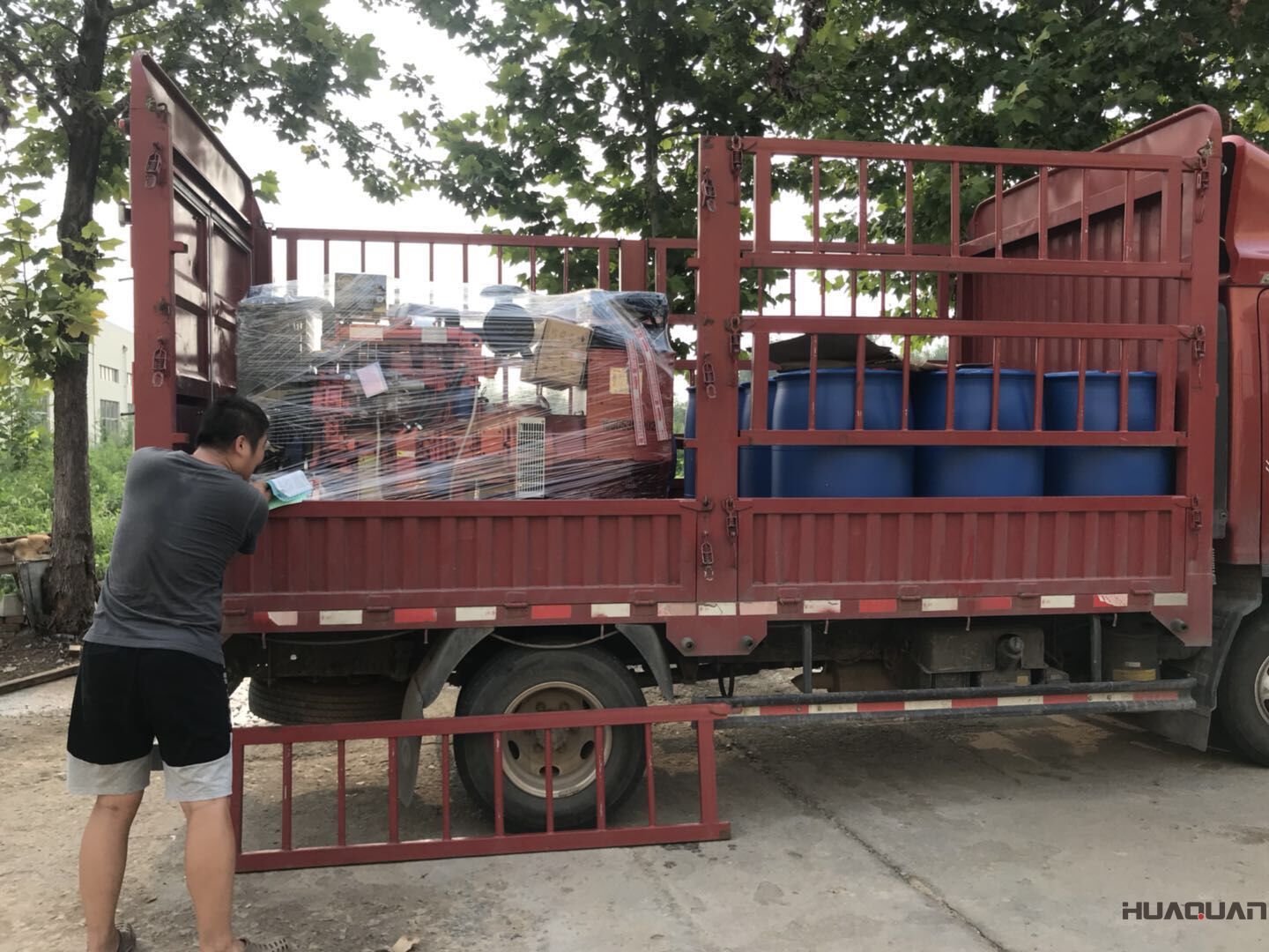 一臺(tái)75kw標(biāo)配柴油發(fā)電機(jī)組于8月5日成功發(fā)往山東