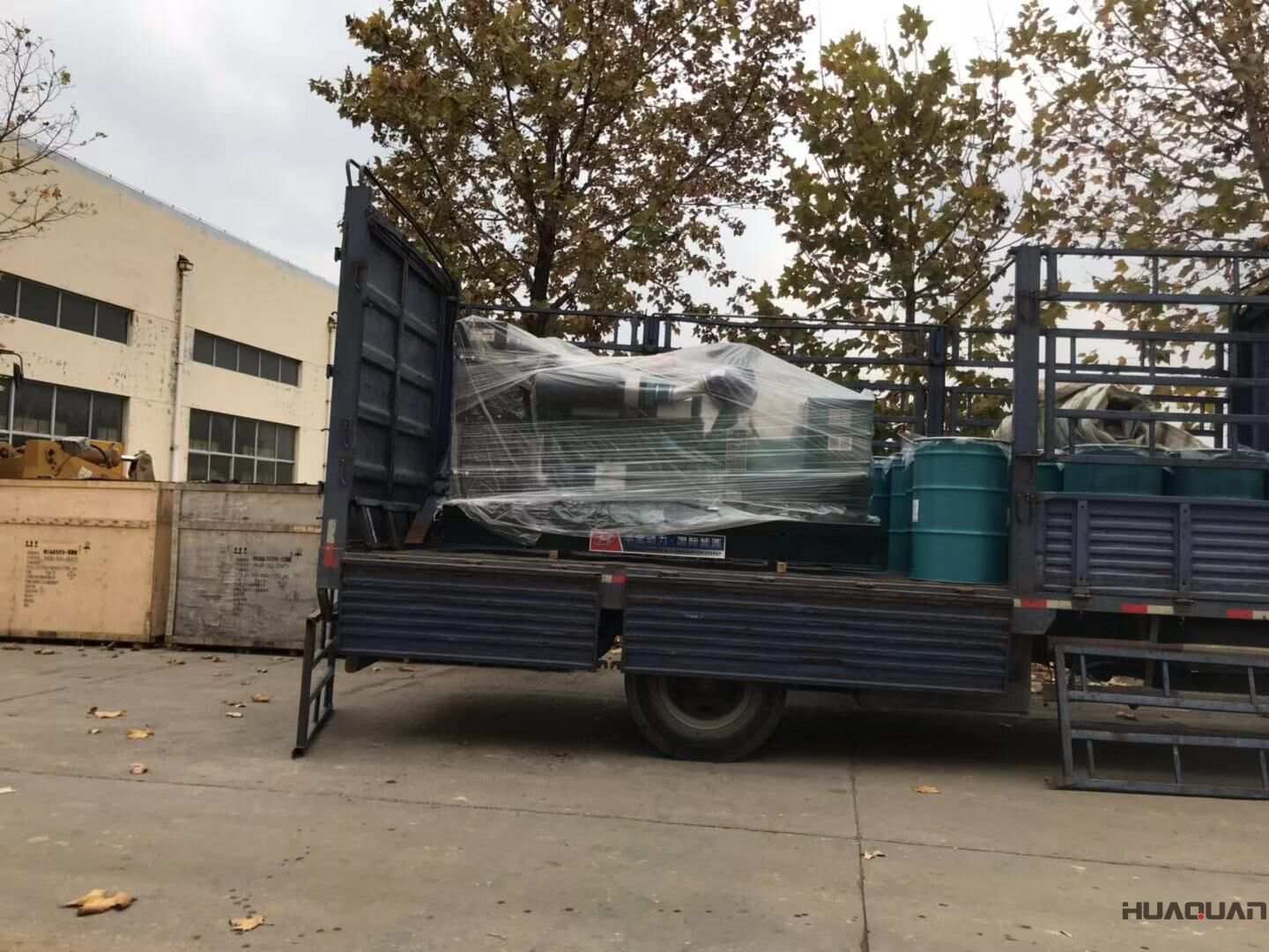 遼寧營口的姜先生于11月6日從華全動力采購了一臺200kw標(biāo)配柴油發(fā)電機(jī)組，如今已經(jīng)順利發(fā)往目的地