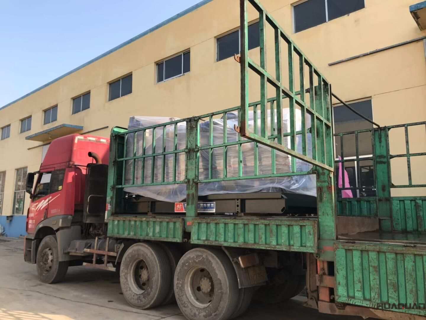 上海李先生從華全動力采購了一臺400kw自動化柴油發電機組，如今已于11月9日成功發往目的地