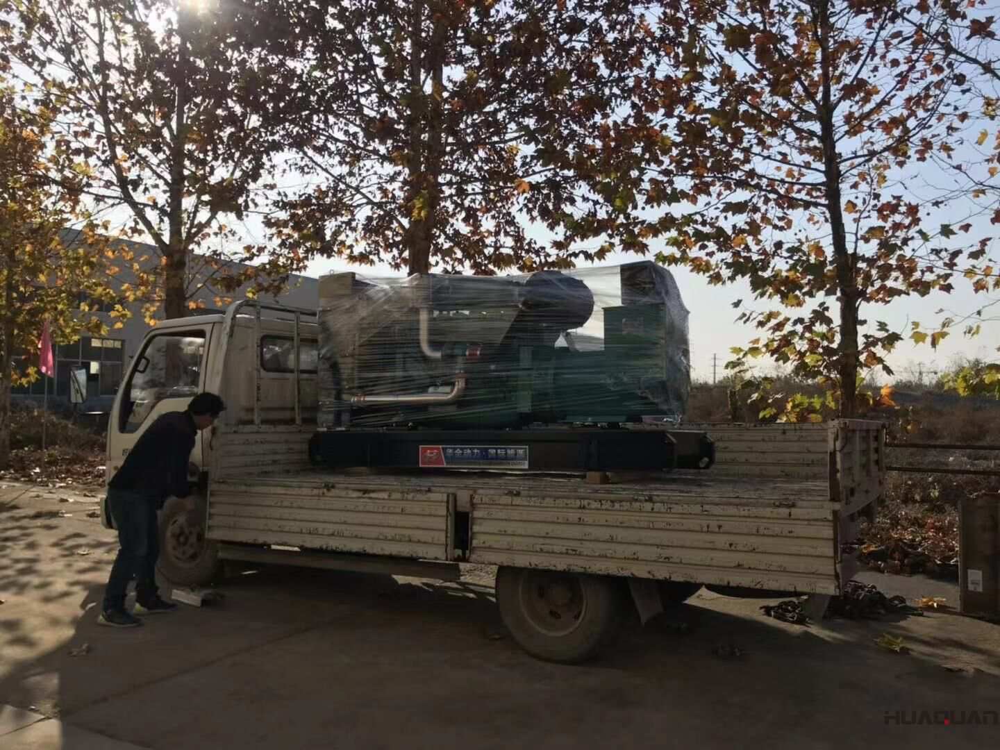 11月13日，河南陳先生從華全動(dòng)力采購(gòu)了一臺(tái)230kw標(biāo)配柴油發(fā)電機(jī)組，現(xiàn)在已經(jīng)順利發(fā)往目的地