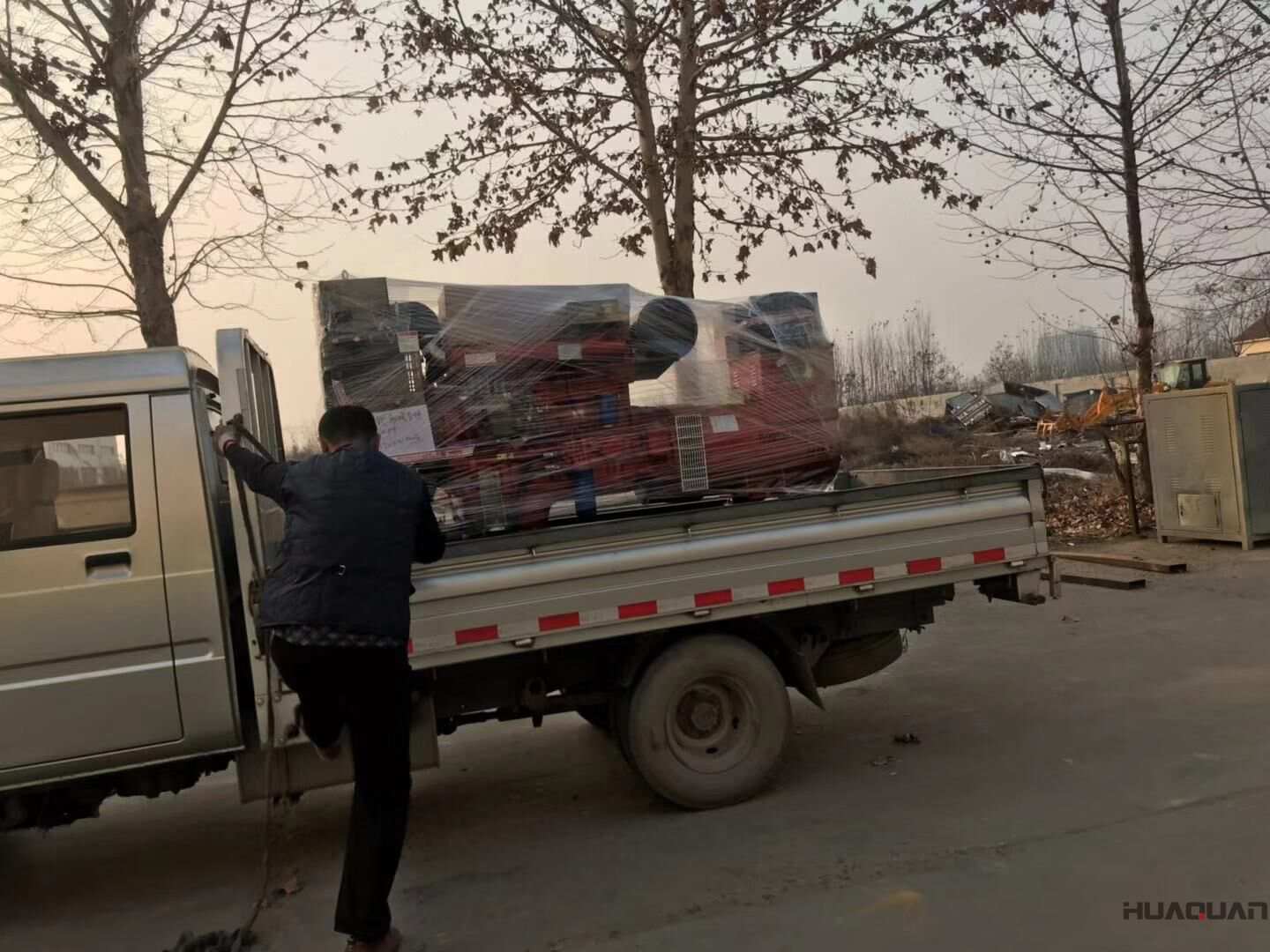 11月30日，張先生從華全動力訂購的一臺120kw自動化柴油發電機組現已成功發往山東省