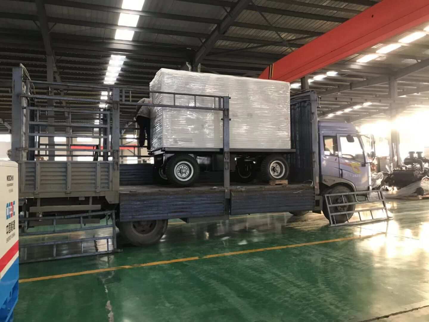 1月11日，耿先生從華全動(dòng)力采購(gòu)的400kw靜音式防雨棚柴油發(fā)電機(jī)組現(xiàn)已成功發(fā)往河北省
