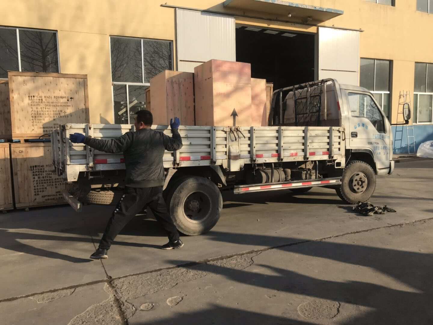 1月22日，隋先生從華全動力采購的150kw標(biāo)配柴油發(fā)電機(jī)組已成功發(fā)往遼寧省