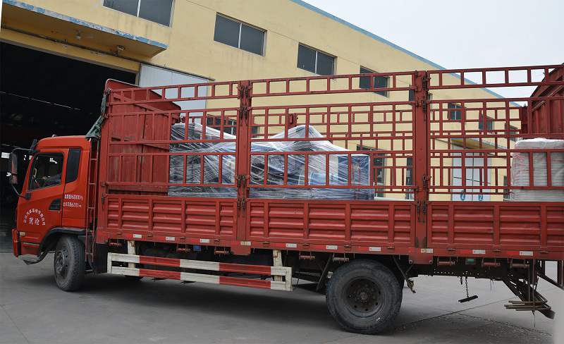 天氣陰沉，張先生從華全動力采購的500kw靜音型發(fā)電機組于3月4日發(fā)往山東省